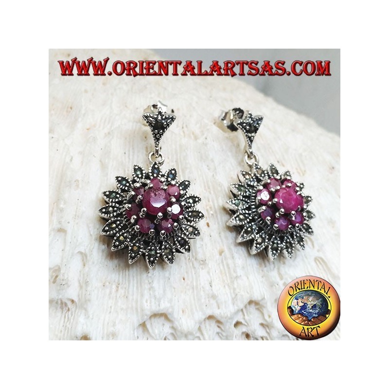 Pendientes de plata en forma de flor de Dalia con rubíes redondos y marcasitas.