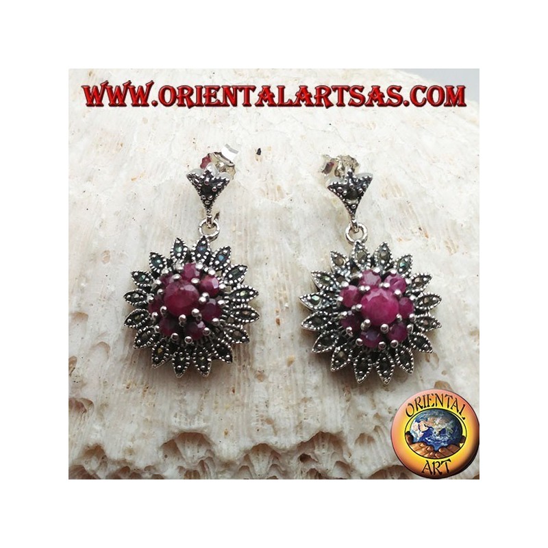 Pendientes de plata en forma de flor de Dalia con rubíes redondos y marcasitas.