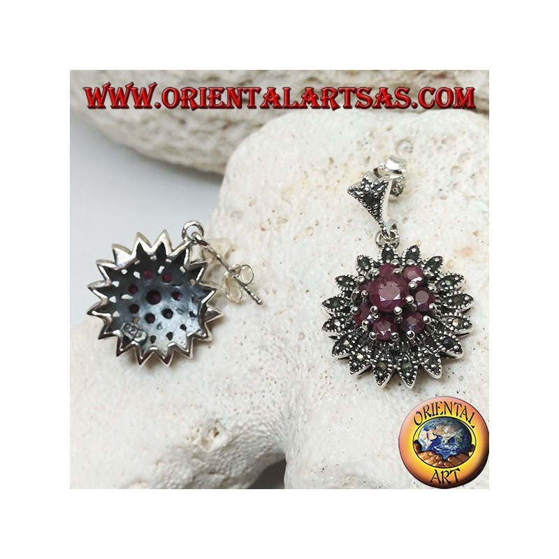 Silberohrringe in Form einer Dalia-Blume mit rundem Rubinset und Markasiten