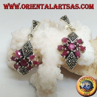 Boucles d'oreilles en argent avec un rubis rond dans une étoile de rubis ovales naturels et deux losanges de marcassite