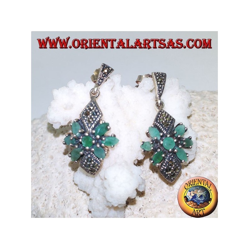 Orecchini in argento con smeraldo tondo in una stella di smeraldi  ovali naturali e due rombi di marcassite