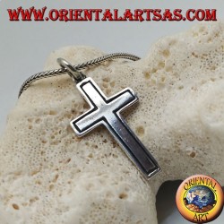 Colgante de cruz cristiana de plata con línea lateral