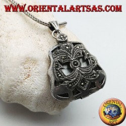 Pendentif en argent avec horloge à quartz de poche avec des décorations perforées parsemées de marcassite