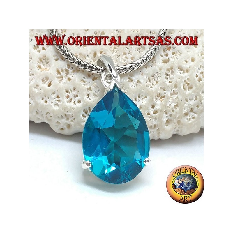 Colgante de plata con un conjunto de topacio azul facetado