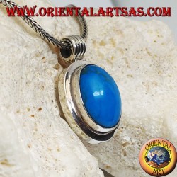 Pendentif en argent avec cabochon turquoise ovale sur un cadre lisse épais et un crochet rayé
