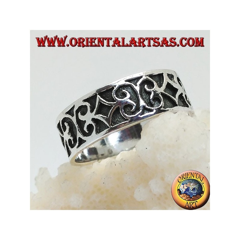 Anillo en plata con decoraciones geométricas en bajorrelieve