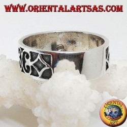 Ring in Silber mit geometrischen Reliefdekorationen