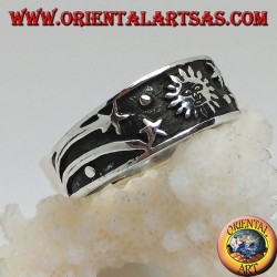 Ring in Silber mit Sonne und Kometensternen im Basrelief
