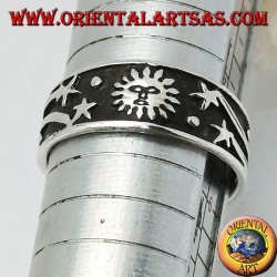 Ring in silver with sun and comet stars in bas-relief