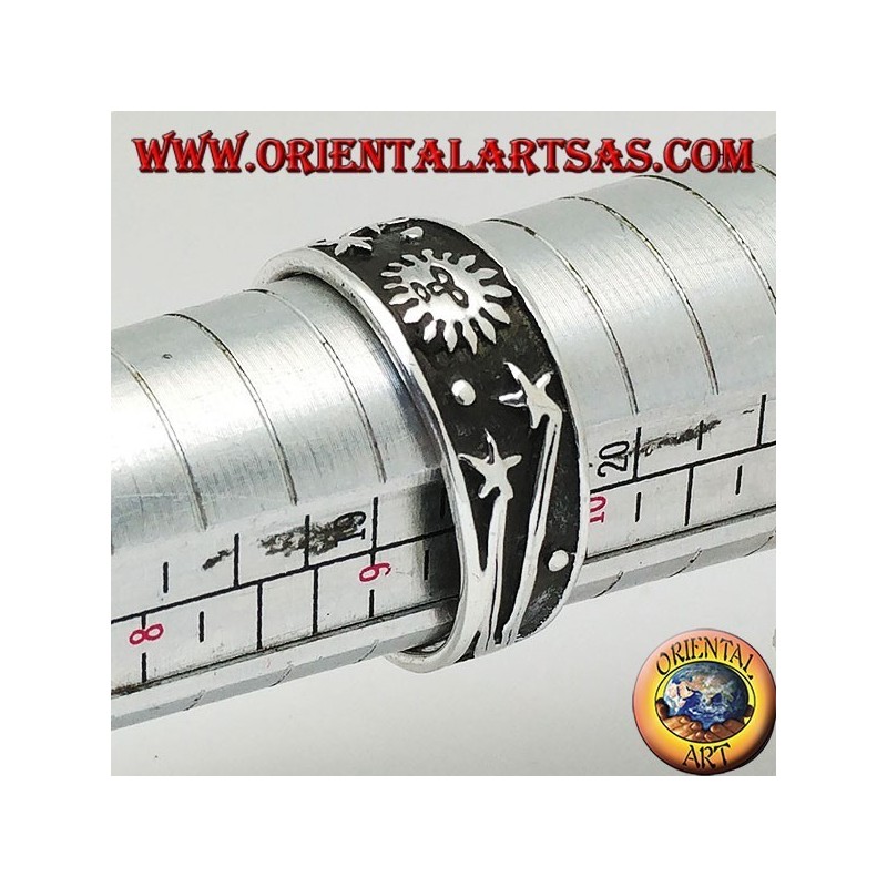 Ring in Silber mit Sonne und Kometensternen im Basrelief