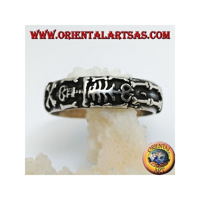 Anillo de plata con esqueleto integral de alto relieve