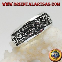 Ring in silver with continuous floral decoration in high relief