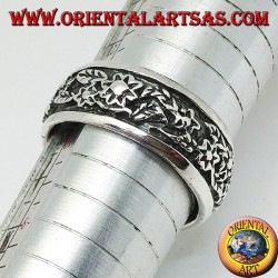 Ring in silver with continuous floral decoration in high relief