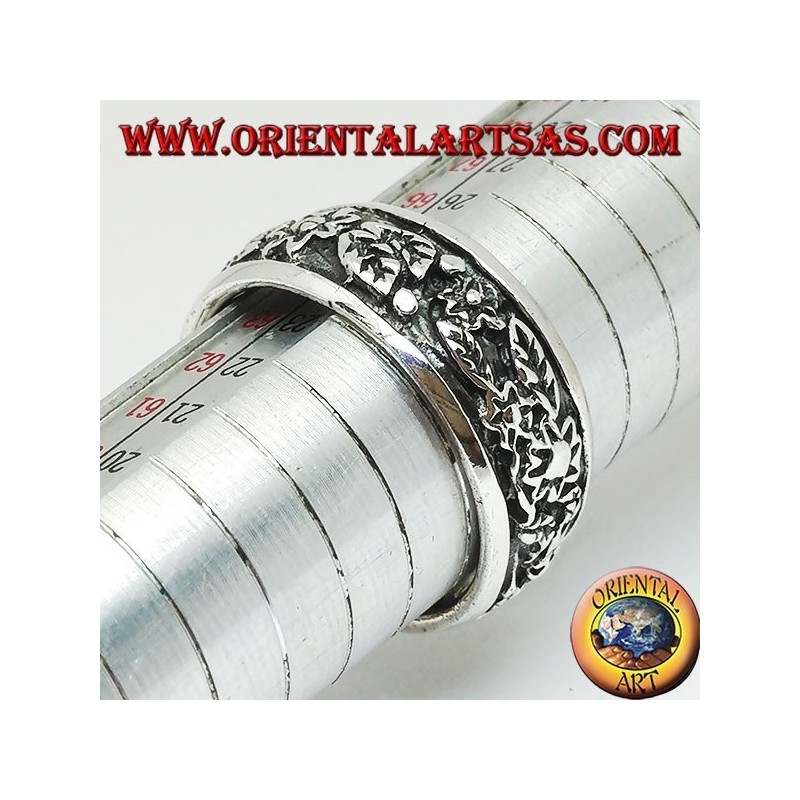 Ring in Silber mit durchgehender Blumendekoration im Hochrelief