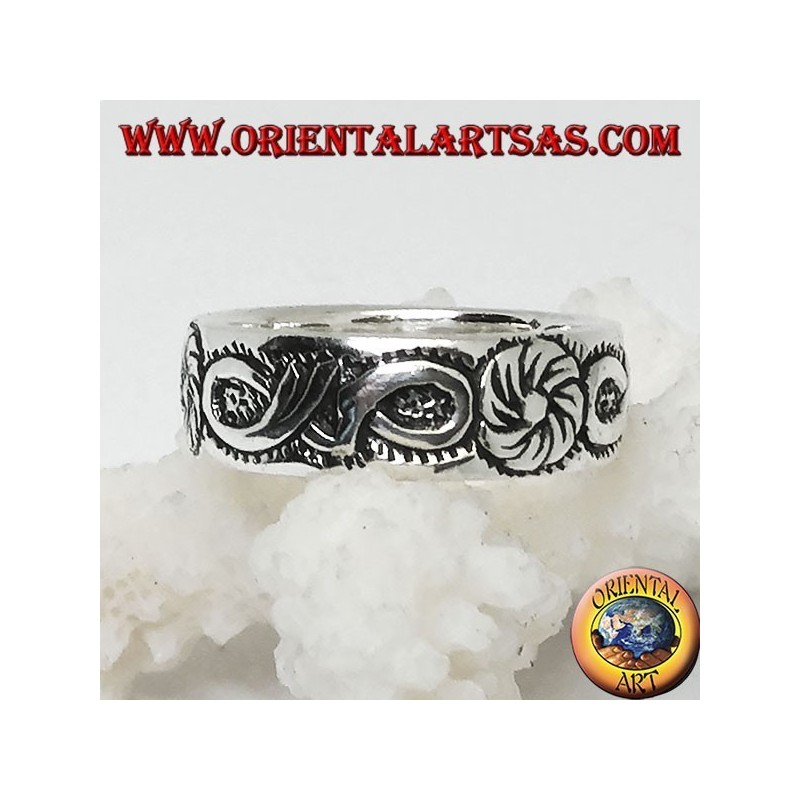 Ring in Silber mit durchgehender Blumendekoration und Flachreliefbögen