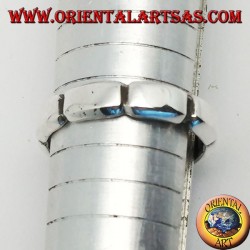 Anillo de plata lisa con paralelepípedos tejidos