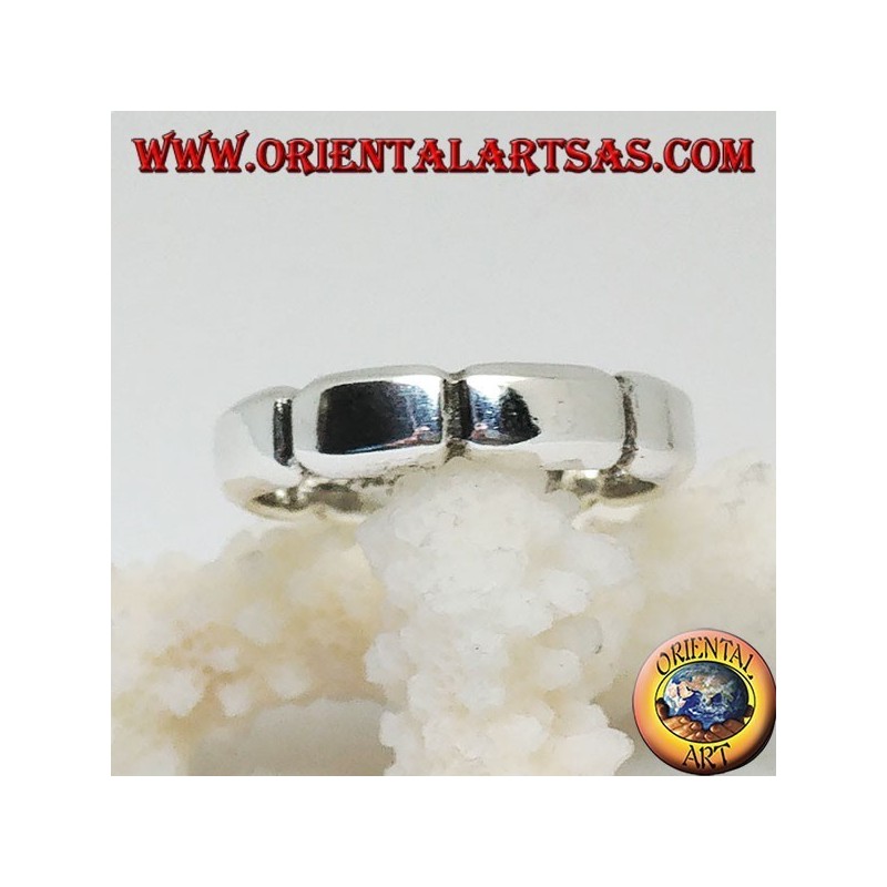 Bague en argent lisse avec parallélépipèdes tricotés