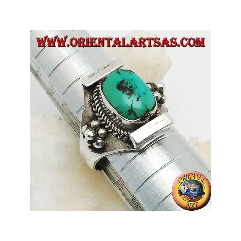 Bague en argent avec turquoise tibétaine ancienne sur monture népalaise et boules sur les côtés