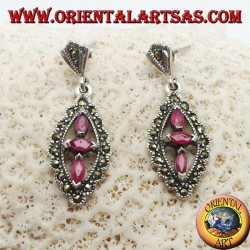 Pendientes de plata con tres rubíes ovales naturales en un rombo de marcasita.