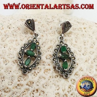 Boucles d'oreilles en argent avec trois émeraudes ovales naturelles dans un losange marcassite