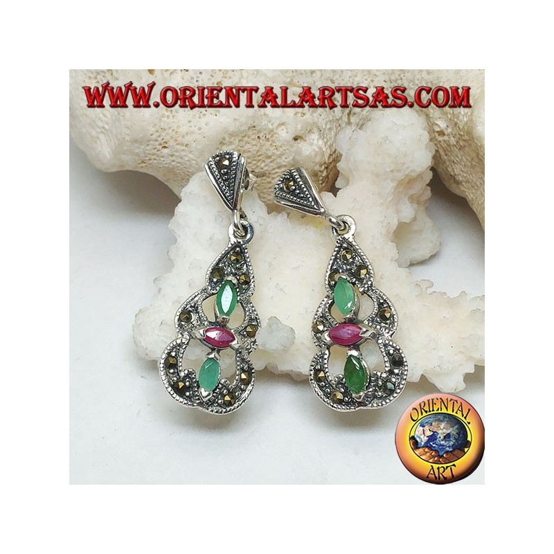 Orecchini in argento con 2 smeraldi e un rubino ovali naturali in una piramide tondeggiante di marcassite