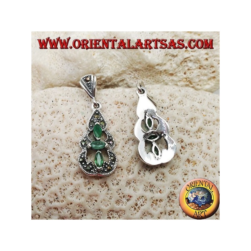 Pendientes de plata con 3 esmeraldas ovales naturales en una pirámide redonda de marcasita.