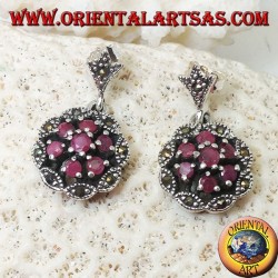 Pendientes de plata con círculos triples concéntricos de rubíes redondos naturales engastados y marcasita lanzadera.