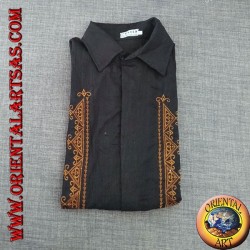 Long-sleeved kaftan shirt with collar and front embroidery (XL)