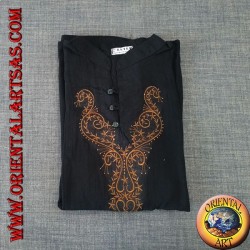 Long-sleeved kaftan shirt with V-neck and 3 buttons and front embroidery (M)