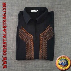 Long-sleeved kaftan shirt with embroidery and V-neck with collar (XL)