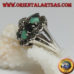 Bague en argent avec hémisphère entourée d'un cercle d'émeraudes et de saphirs naturels ovales sertis de marcassite