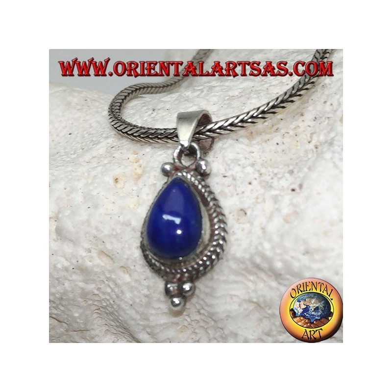 Silberanhänger mit einem Lapislazuli-Drop-Cabochon, umgeben von Verflechtungen und drei Kugeln darunter