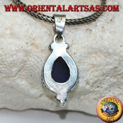 Colgante de plata con un cabujón de caída de lapislázuli rodeado de entrelazados y tres bolas debajo