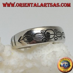 Silver ring with ring engraved circles and ovals impaled by an arrow