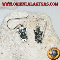 Pendientes colgantes de plata con búho de pie y ojos saltones