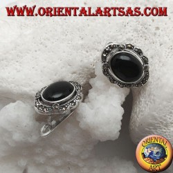 Silberne Ohrringe mit ovalem Onyx, umgeben von Markasit und Hebelverschluss