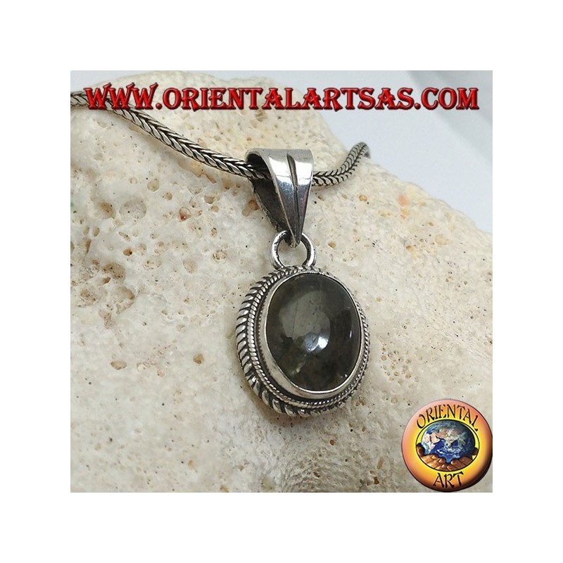Pendentif en argent avec labradorite ovale entourée d'entrelacement