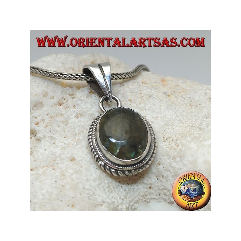 Ciondolo in argento con labradorite ovale contornata da intreccio
