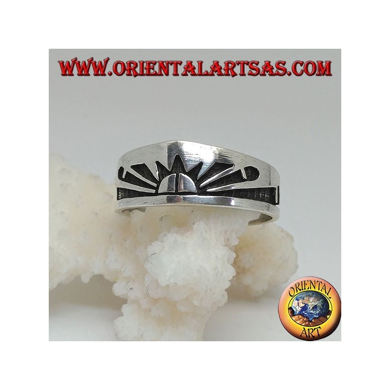 Silver ring with rising sun (Japanese sun) engraved in bas-relief