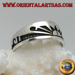 Silver ring with rising sun (Japanese sun) engraved in bas-relief