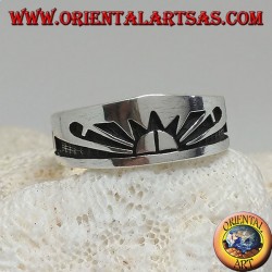 Silver ring with rising sun (Japanese sun) engraved in bas-relief