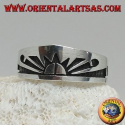 Silver ring with rising sun (Japanese sun) engraved in bas-relief