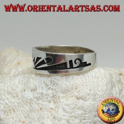 Silver ring with rising sun (Japanese sun) engraved in bas-relief