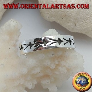 Bague en argent avec méduse stylisée gravée en bas-relief