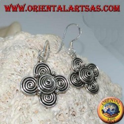 Boucles d'oreilles pendantes en argent avec un trèfle de spirales