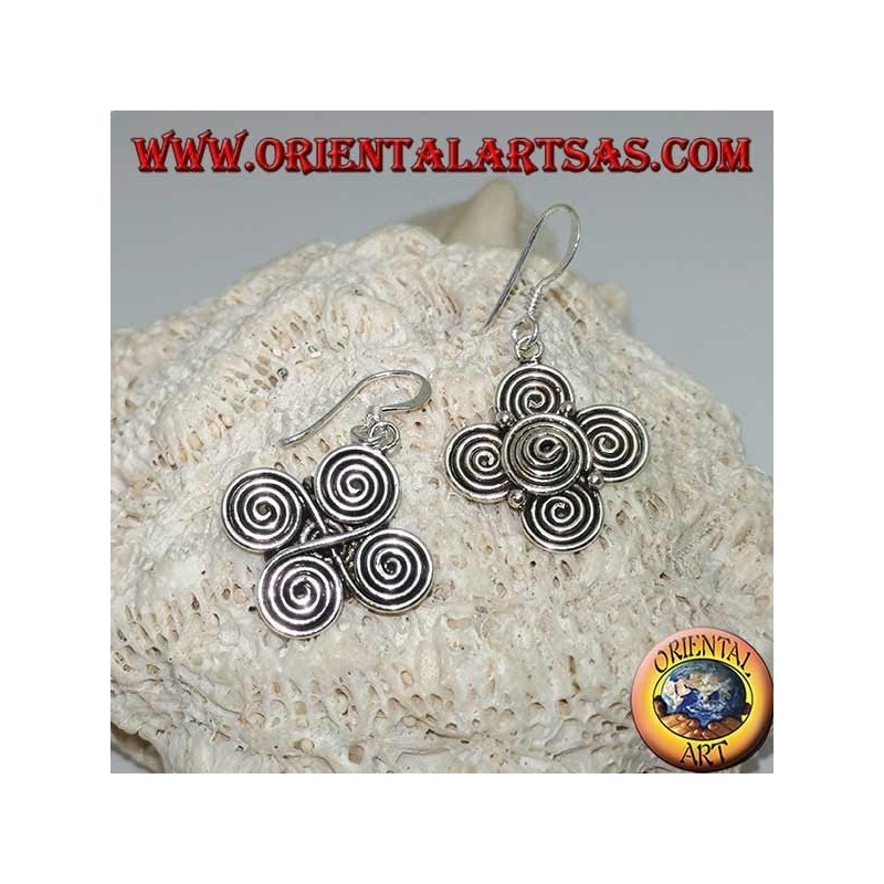 Orecchini in argento pendenti con quadrifoglio di spirali