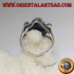 Anillo de plata con esmeralda ovalada natural engastada en 3D por hilos con maracssita