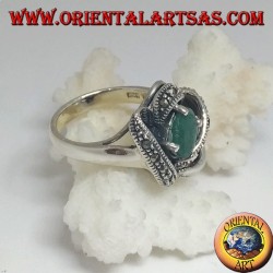 Anillo de plata con esmeralda ovalada natural engastada en 3D por hilos con maracssita