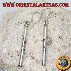 Boucles d'oreilles pendantes en argent avec tonneaux en bambou gravés