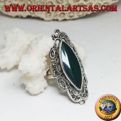 Bague en argent avec agate navette verte et décoration de style classique perforée de marcassite